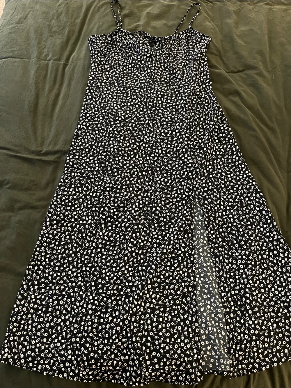 NWT Monki Black & White Ditsy Floral Print MIDI Dress